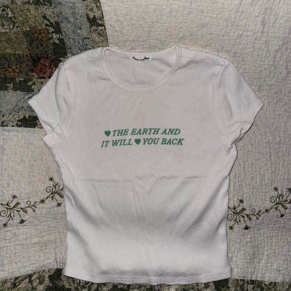 Reformation Tops - NWOT Reformation Muse Tee‎ in Earth XS